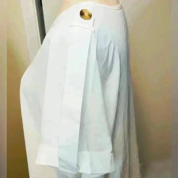 Bloomchic NWT White Rounded Neckline Faux Tab Sleeves with Button Detail Size 12 - Picture 5 of 12
